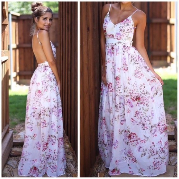 Miss Avenue Dresses & Skirts - 🎉🎊7X HP🎉🎊White Floral Maxi Dress